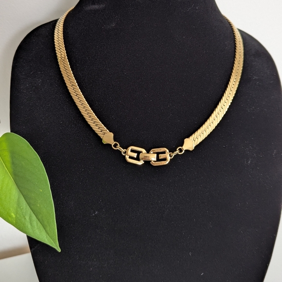 Givenchy thick gold Herringbone/ snack chain necklace - Picture 3 of 12